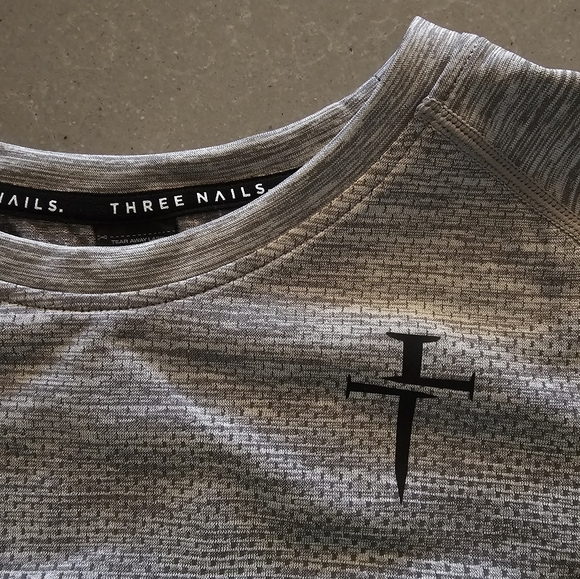 Three Nails Seamless Mens Tee Size M - Picture 5 of 5